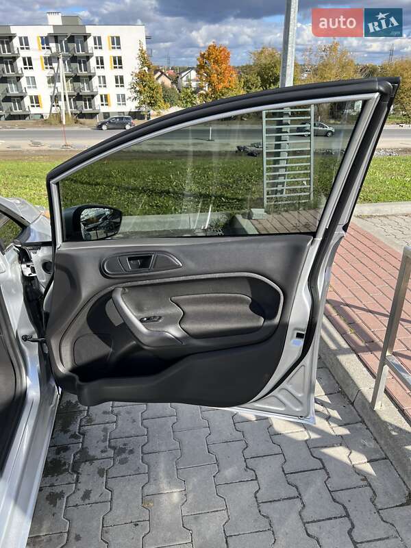 Седан Ford Fiesta 2017 в Львові