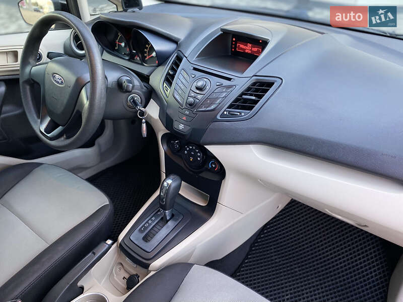 Седан Ford Fiesta 2013 в Києві