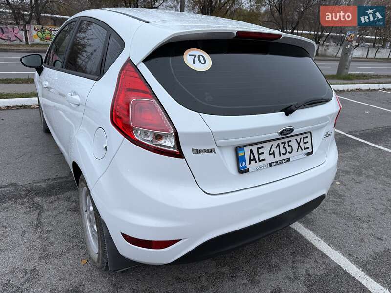 Хэтчбек Ford Fiesta 2015 в Днепре