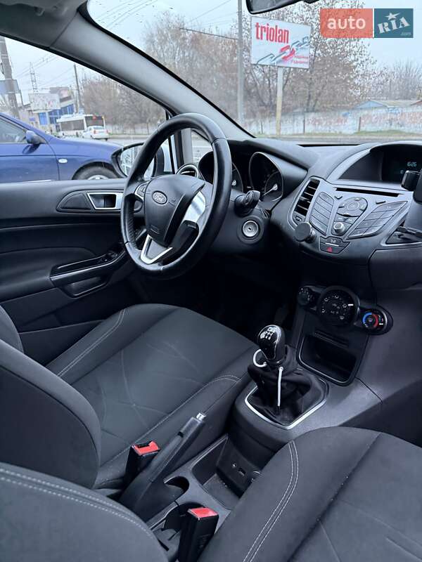 Хэтчбек Ford Fiesta 2015 в Днепре