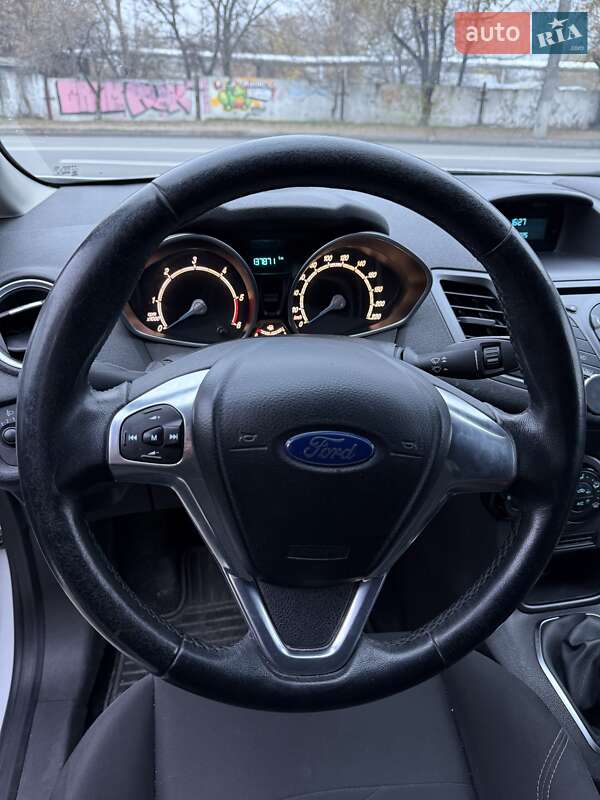Хэтчбек Ford Fiesta 2015 в Днепре