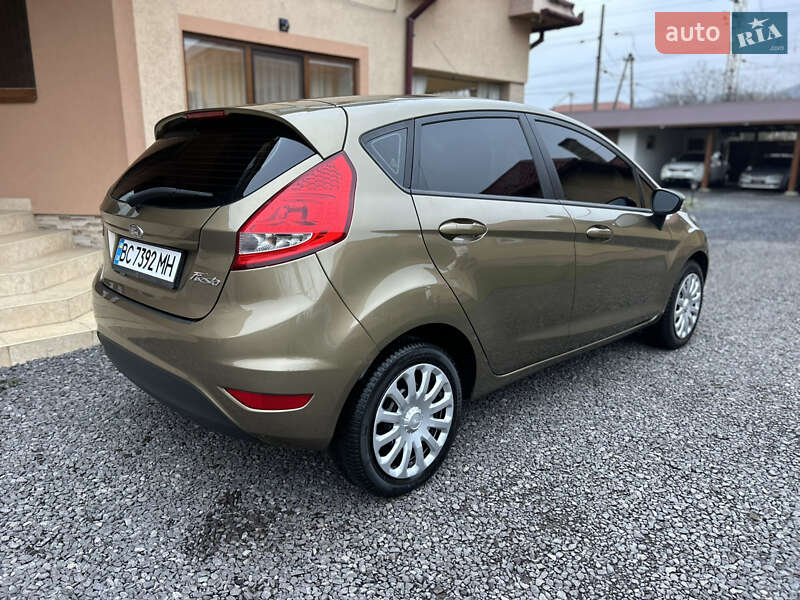 Хэтчбек Ford Fiesta 2011 в Мукачево