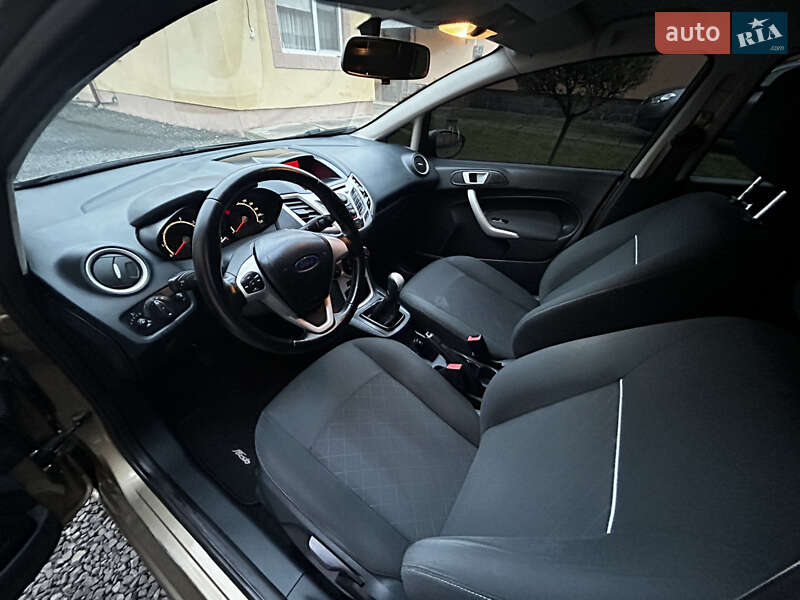 Хэтчбек Ford Fiesta 2011 в Мукачево