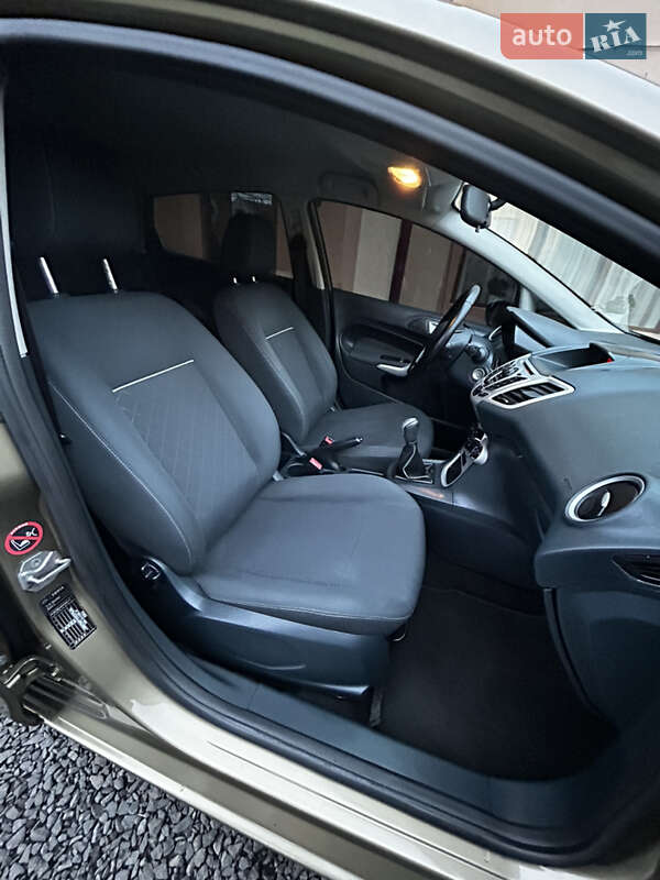 Хэтчбек Ford Fiesta 2011 в Мукачево