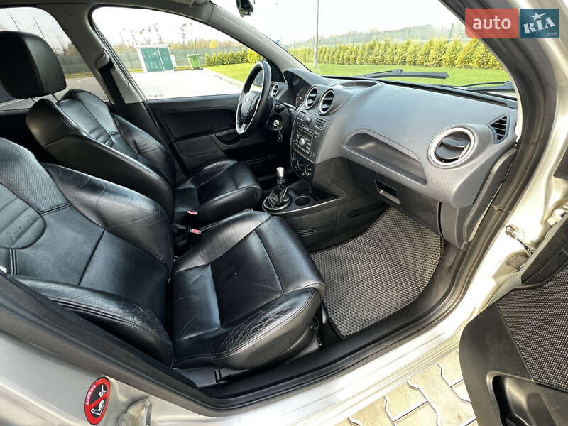 Хэтчбек Ford Fiesta 2006 в Виннице