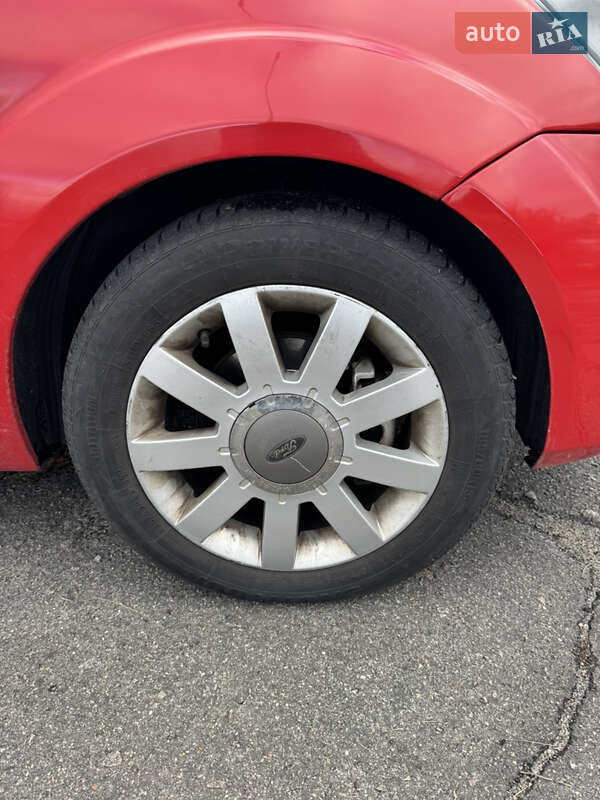 Хетчбек Ford Fiesta 2006 в Горішніх Плавнях