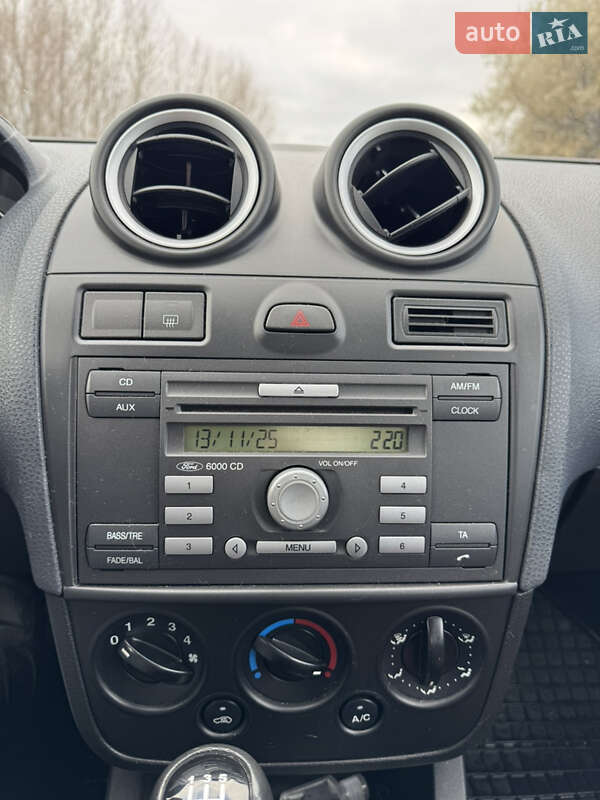 Хетчбек Ford Fiesta 2006 в Горішніх Плавнях