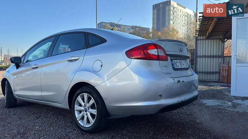 Седан Ford Fiesta 2011 в Львові