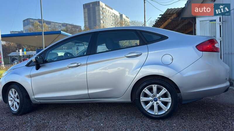 Седан Ford Fiesta 2011 в Львові