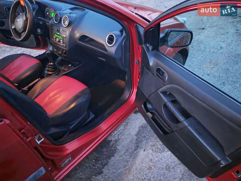 Хетчбек Ford Fiesta 2006 в Старій Синяві