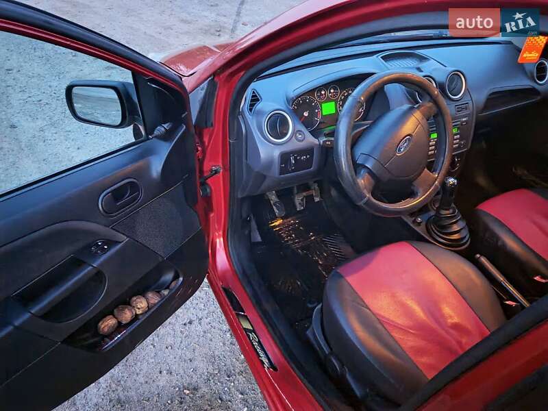 Хетчбек Ford Fiesta 2006 в Старій Синяві