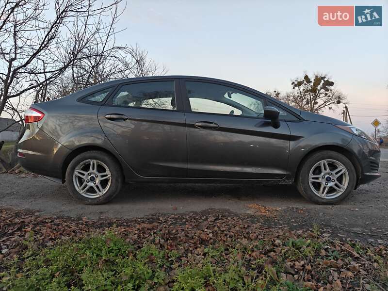 Седан Ford Fiesta 2018 в Ромнах фото 4 Седан Ford Fiesta 2018 в Ромнах