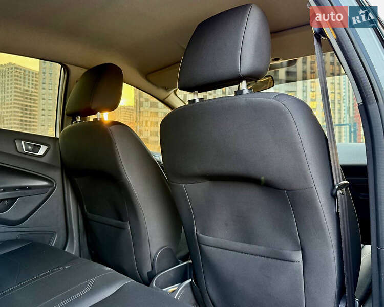 Хетчбек Ford Fiesta 2013 в Києві