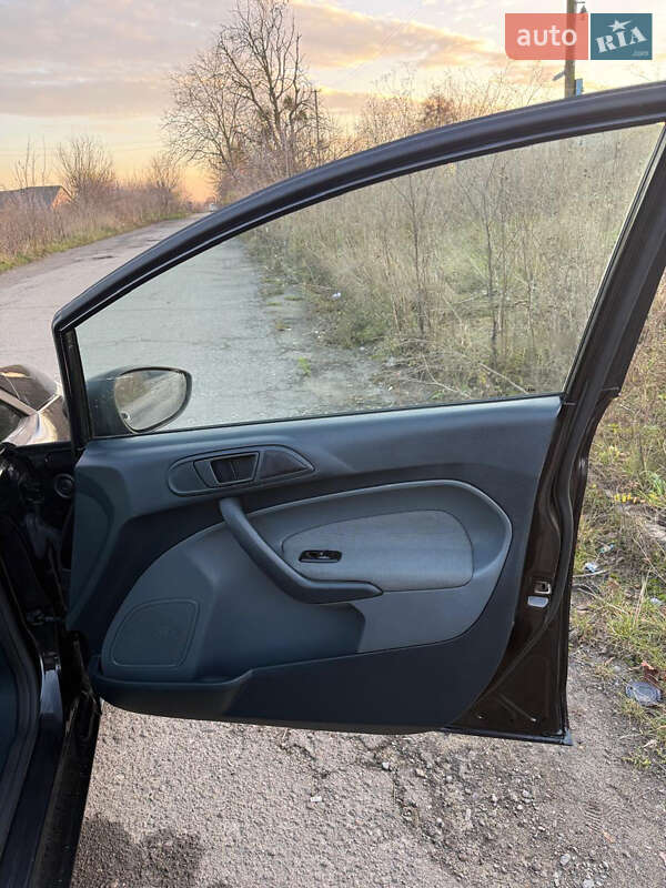 Хетчбек Ford Fiesta 2010 в Дубні