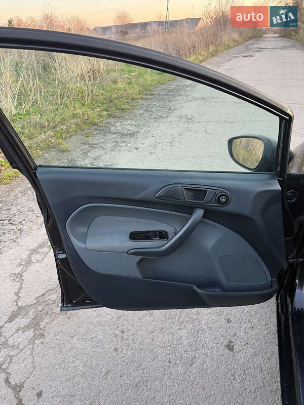 Хетчбек Ford Fiesta 2010 в Дубні