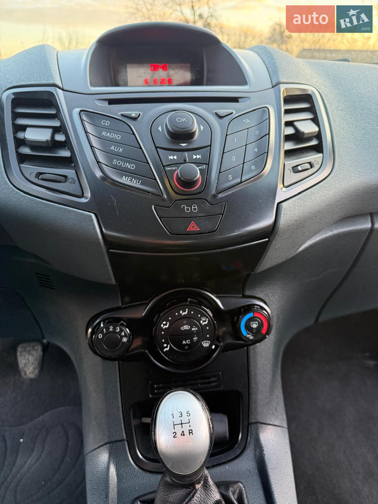 2010 Ford Fiesta - мініатюра 25