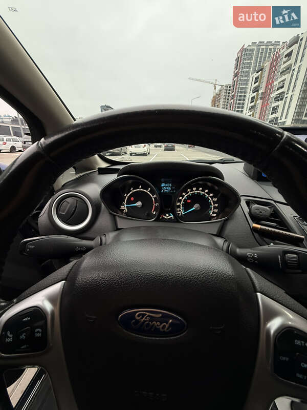 Седан Ford Fiesta 2016 в Києві