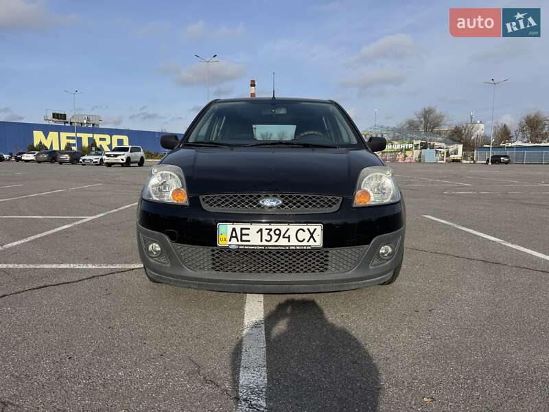 Хетчбек Ford Fiesta 2008 в Дніпрі