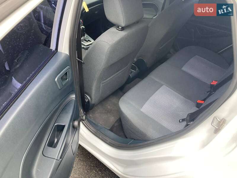 Хетчбек Ford Fiesta 2011 в Ірпені фото 2 Хетчбек Ford Fiesta 2011 в Ірпені