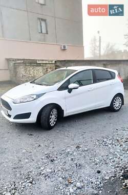 Хетчбек Ford Fiesta 2015 в Лозовій