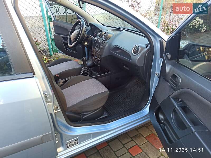 Хэтчбек Ford Fiesta 2006 в Здолбунове