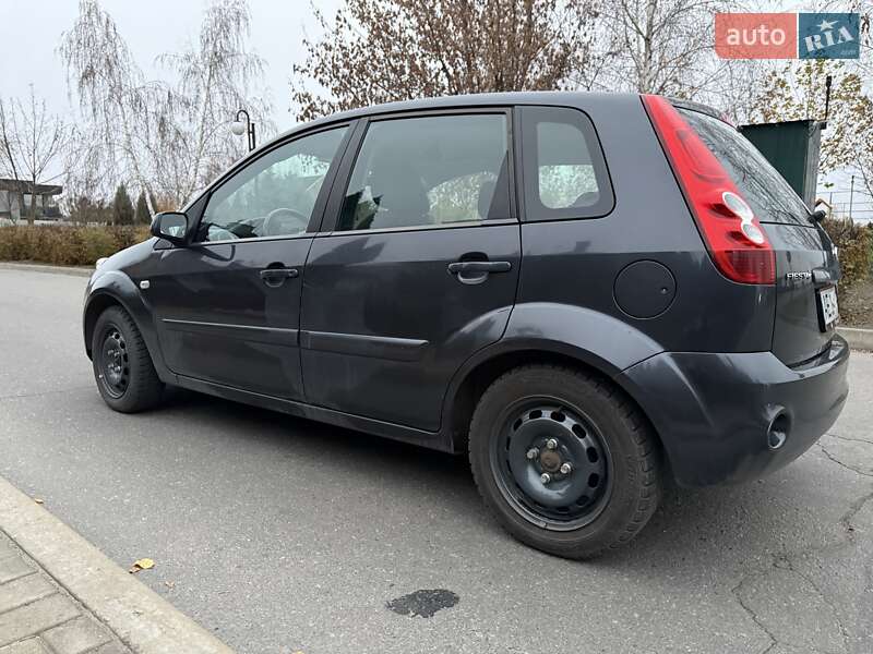 Хетчбек Ford Fiesta 2006 в Дніпрі