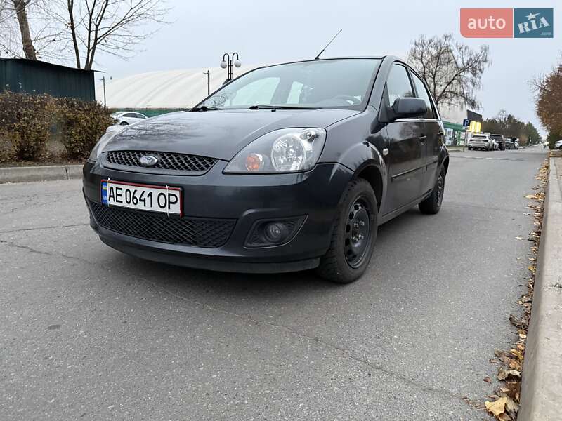 Хетчбек Ford Fiesta 2006 в Дніпрі