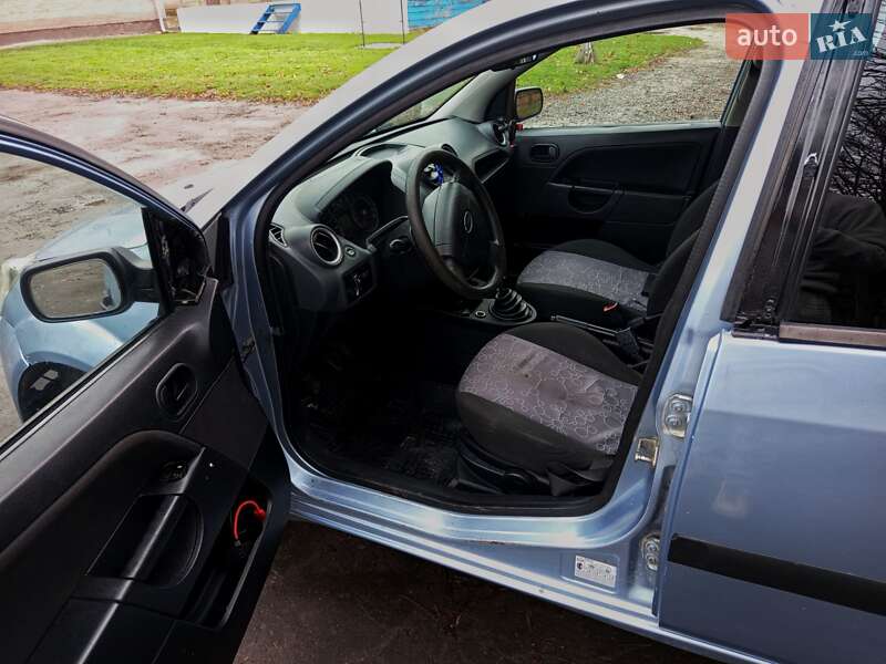 Хетчбек Ford Fiesta 2005 в Млиніві фото 7 Хетчбек Ford Fiesta 2005 в Млиніві