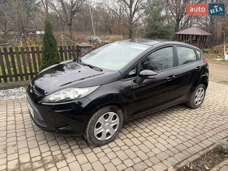 Седан Ford Fiesta 2009 в Калуше