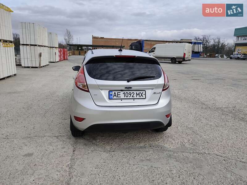 Хэтчбек Ford Fiesta 2015 в Никополе