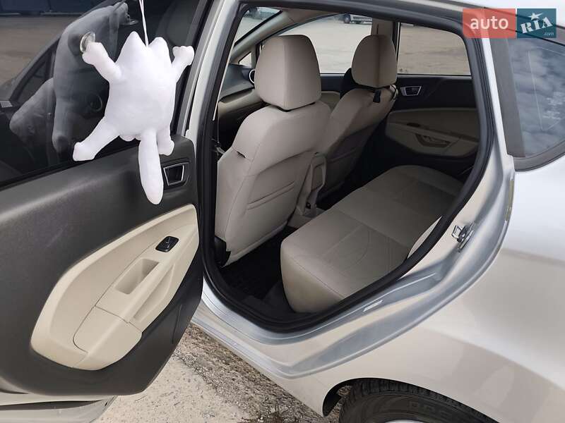 Хэтчбек Ford Fiesta 2015 в Никополе