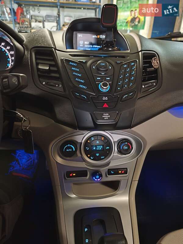 Хэтчбек Ford Fiesta 2015 в Никополе