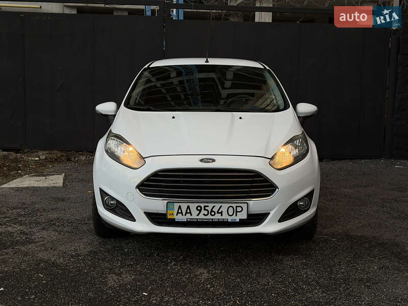 Хэтчбек Ford Fiesta 2015 в Киеве
