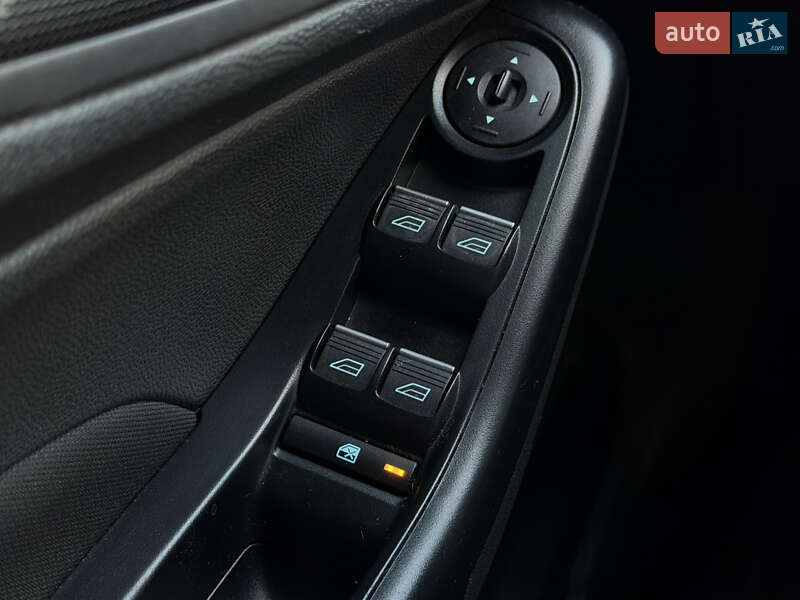 Хэтчбек Ford Fiesta 2015 в Киеве