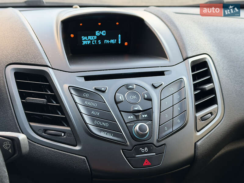 Хэтчбек Ford Fiesta 2015 в Киеве