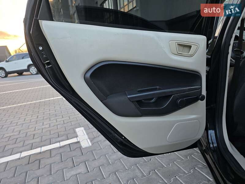 Хэтчбек Ford Fiesta 2013 в Хмельницком