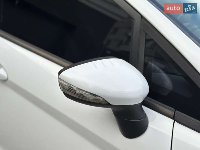 Седан Ford Fiesta 2015 в Миколаєві