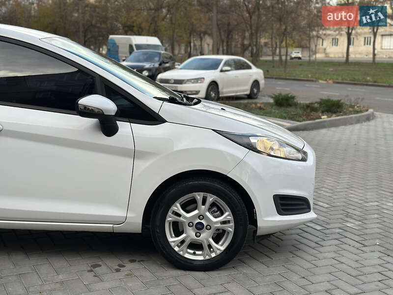 Седан Ford Fiesta 2015 в Миколаєві