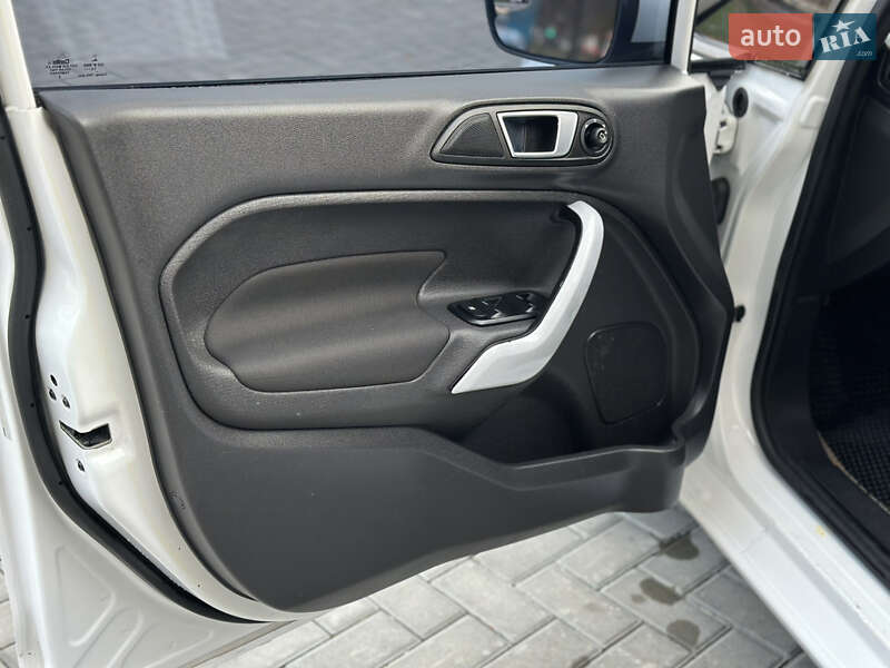 Седан Ford Fiesta 2015 в Миколаєві