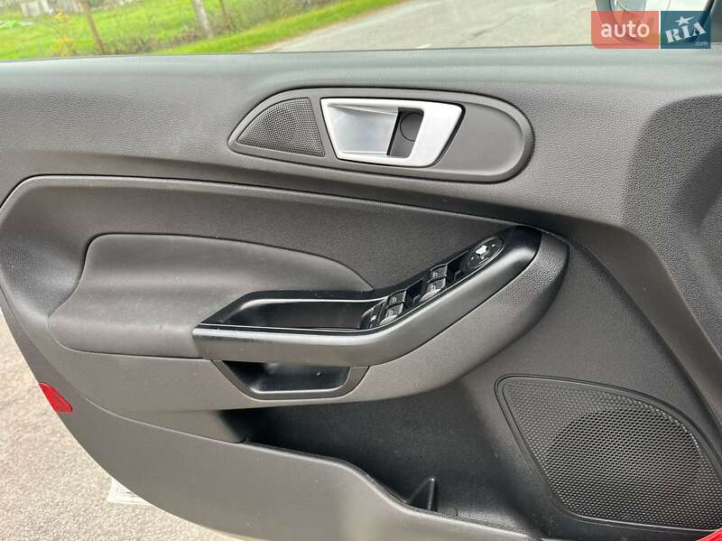 Хэтчбек Ford Fiesta 2013 в Звягеле