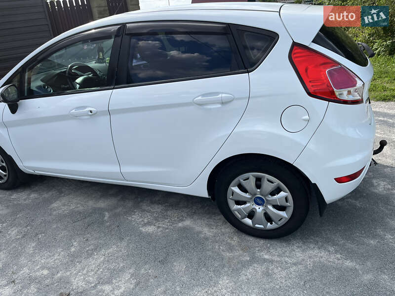Хэтчбек Ford Fiesta 2013 в Звягеле