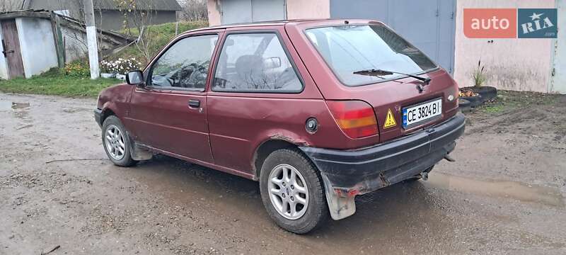 Хэтчбек Ford Fiesta 1992 в Хотине