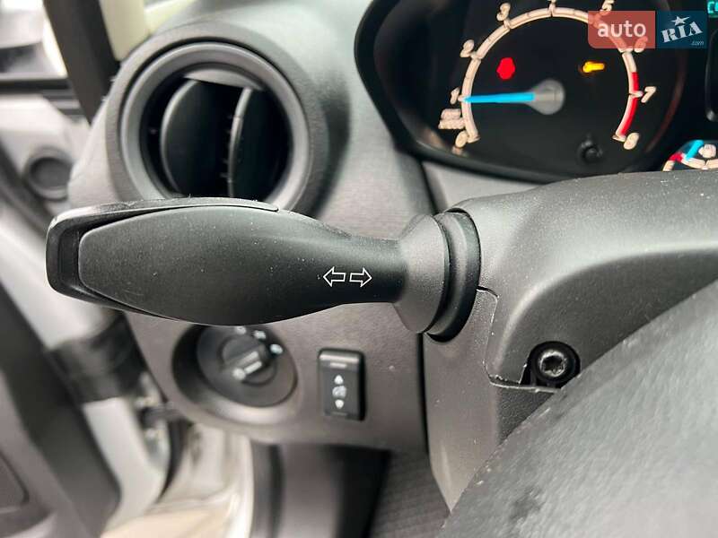 Седан Ford Fiesta 2015 в Львові