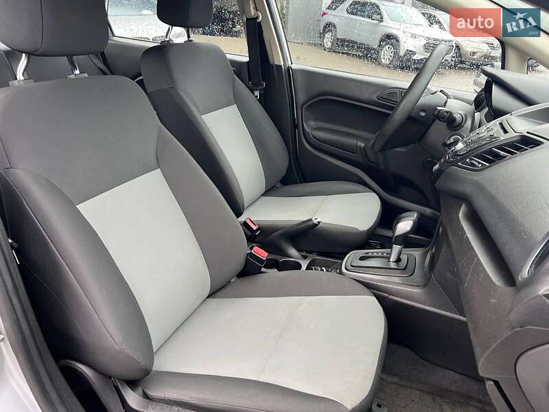 Седан Ford Fiesta 2015 в Львові