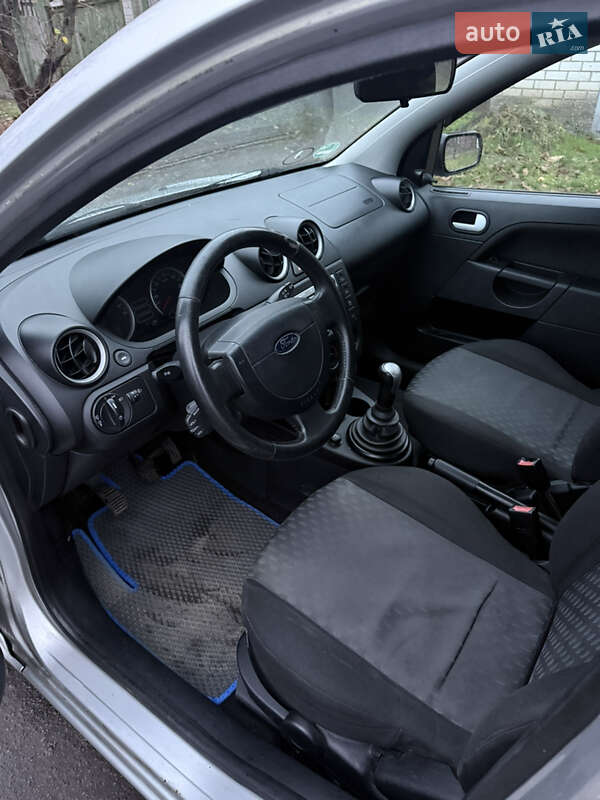 Хетчбек Ford Fiesta 2005 в Кременчуці