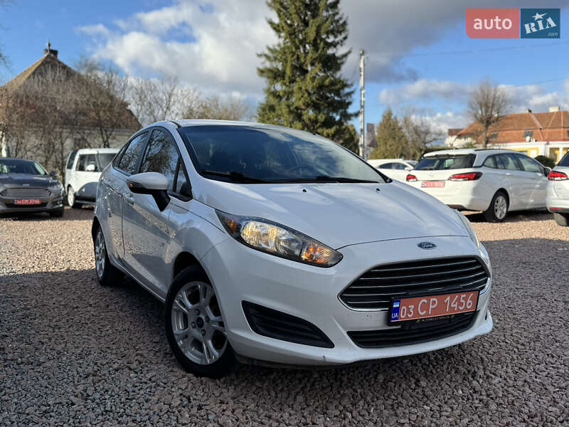 Седан Ford Fiesta 2016 в Дрогобичі