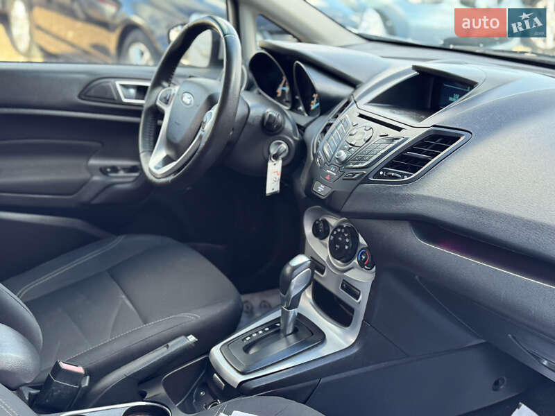 Седан Ford Fiesta 2016 в Дрогобичі