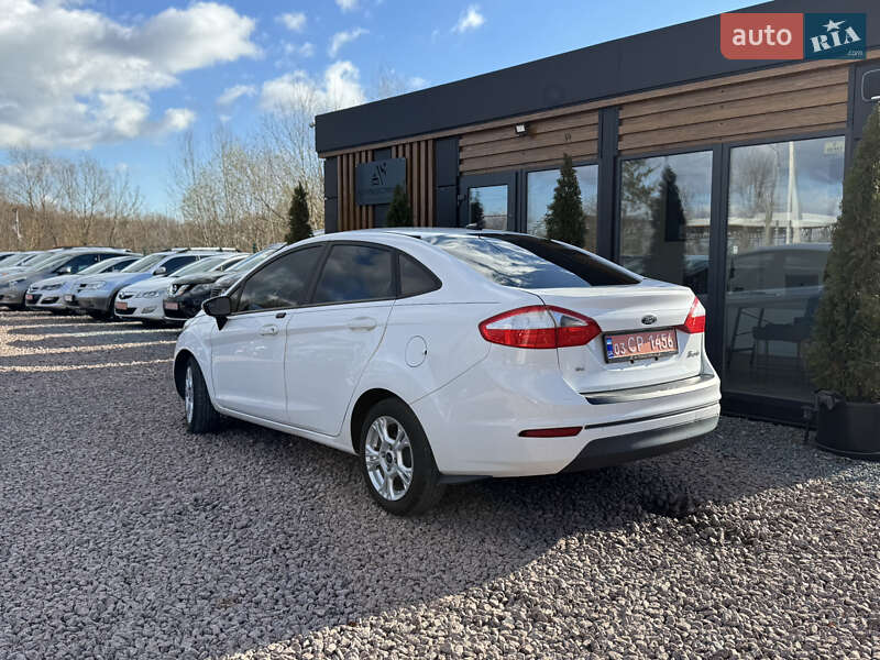 Седан Ford Fiesta 2016 в Дрогобичі