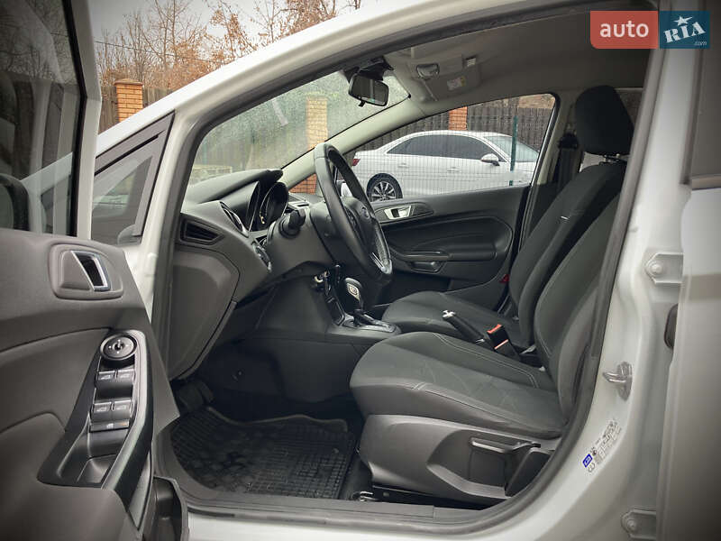 Хэтчбек Ford Fiesta 2015 в Киеве
