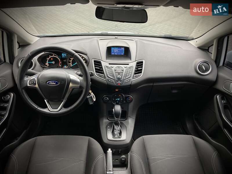 Хэтчбек Ford Fiesta 2015 в Киеве